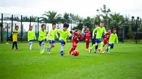 王钰栋引多家欧洲豪门竞相追逐！挑战升级，英超德甲或成他的新舞台！